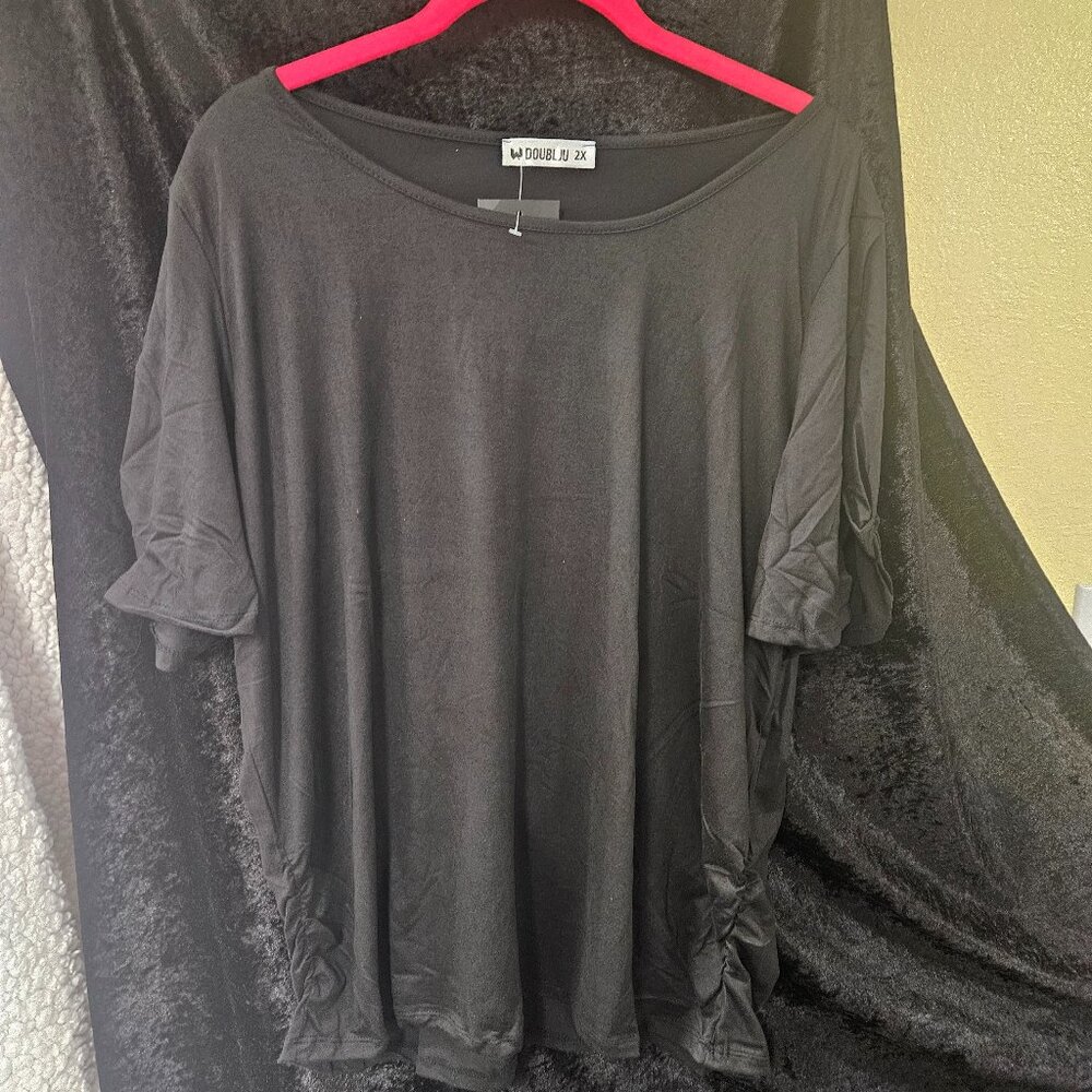 DoubleJu 2X Black T-Shirt, gathered sides, split sleeve